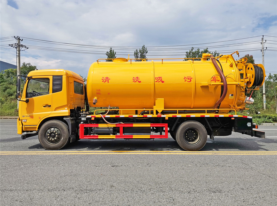 東風(fēng)天錦15方清洗吸污車(一體罐外觀)
