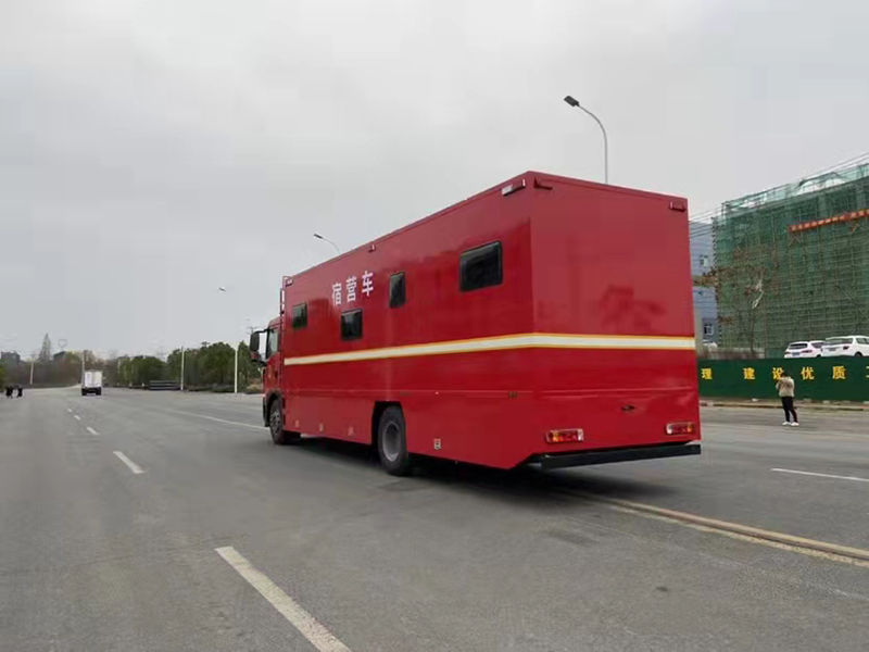 重汽豪沃單橋救援宿營車(24人)