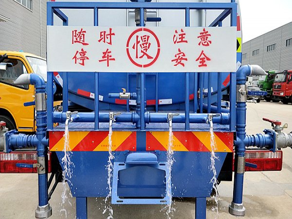 5方飲用水車