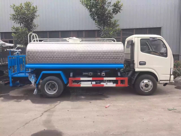 5方飲用水車