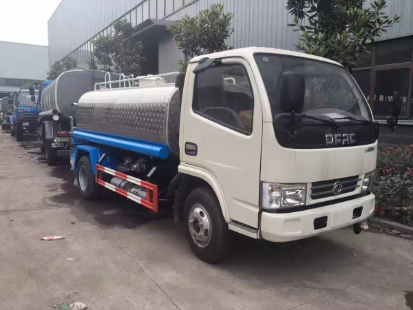 5方飲用水車